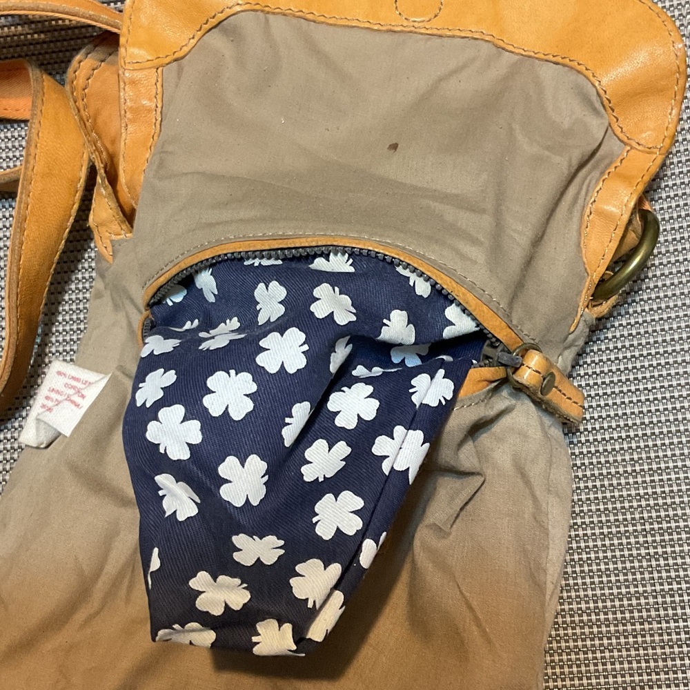 Lucky brand Stylish Tan Leather crossbody Bag - Picture 9 of 9